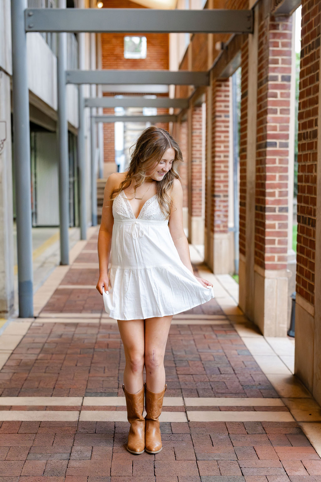 Senior girl in downtown Leesburg during senior photoshoot