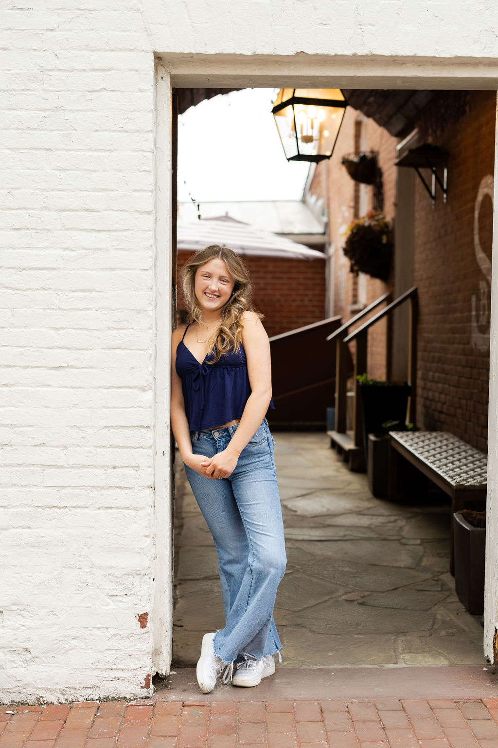 Senior girl in downtown Leesburg during senior photoshoot