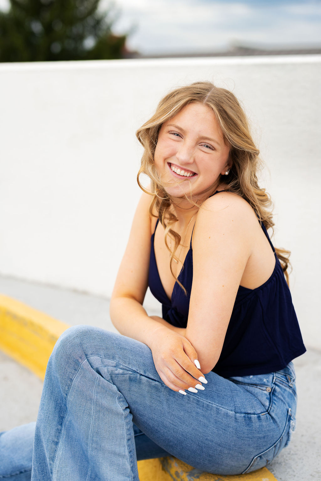 Senior photoshoot in parking garage in leesburg