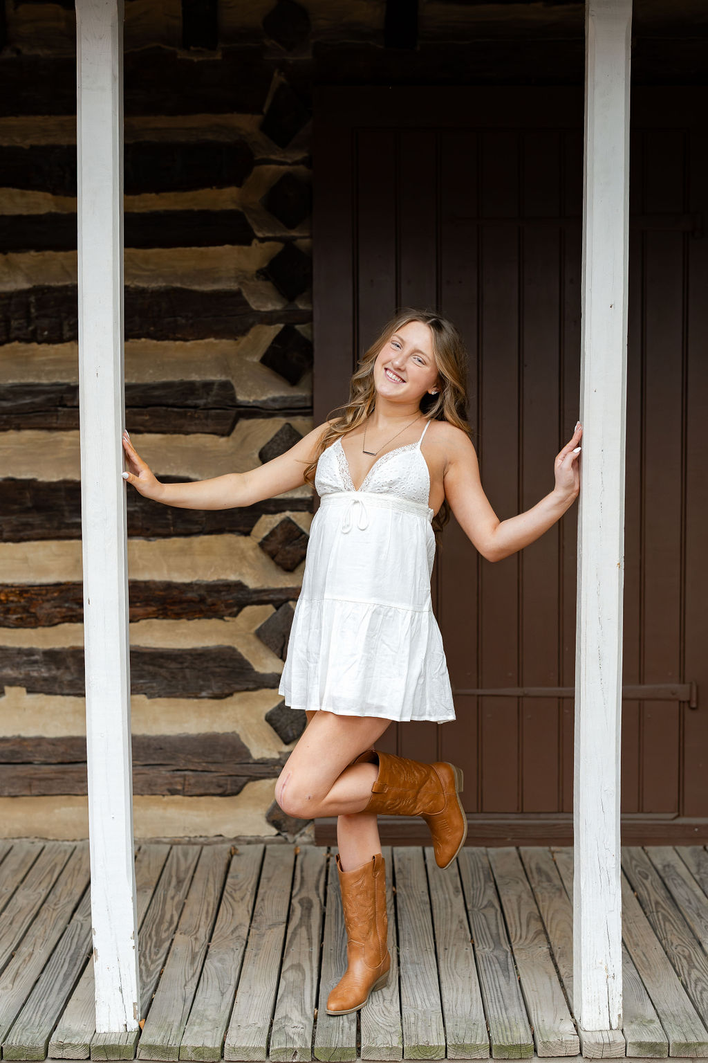 Senior girl in downtown Leesburg during senior photoshoot